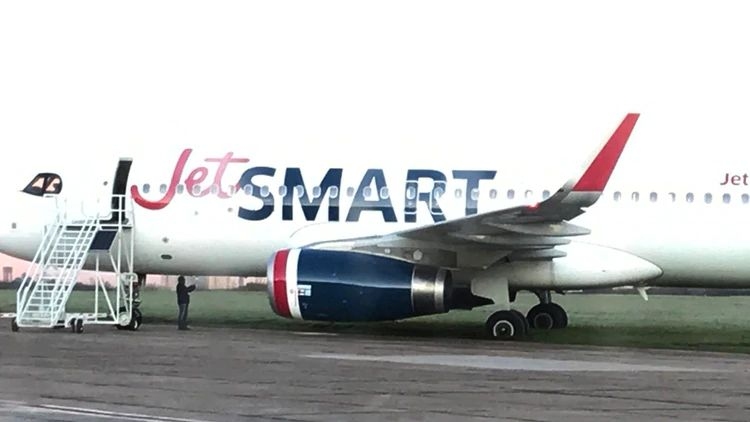 捷聰航空一客機起飛時滑出跑道  一省長恰巧在機上