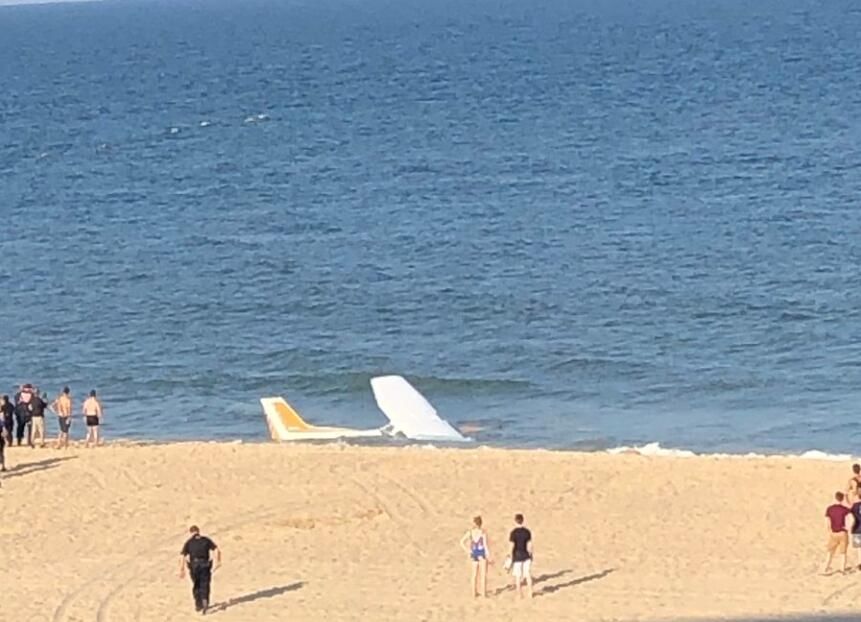 美一架輕型飛機引擎出故障迫降海上 飛行員生還-澳大利亞國際空運