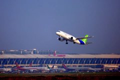 C919飛機103架機轉場閻良機場進行試飛
-深圳空運