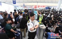 香港官員：機(jī)場停運(yùn)令香港付出沉重代價(jià) 確保安全才考慮重開-伊拉克的空運(yùn)