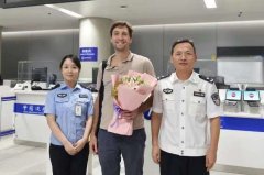 浦東機(jī)場(chǎng)衛(wèi)星廳迎來首批出入境中轉(zhuǎn)旅客：這樣轉(zhuǎn)機(jī)方便多了！-香港國(guó)際快遞