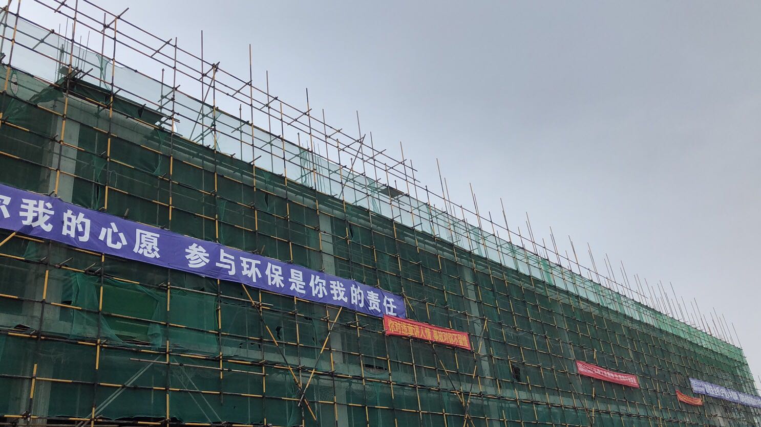 助推西部陸海新通道加速拓寬 西南物流中心（二期）EPC項(xiàng)目施工進(jìn)度過(guò)半
