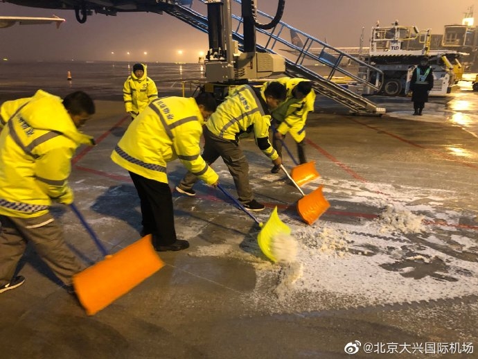 沙特的空運(yùn)-北京大興國際機(jī)場全力保障首場降雪