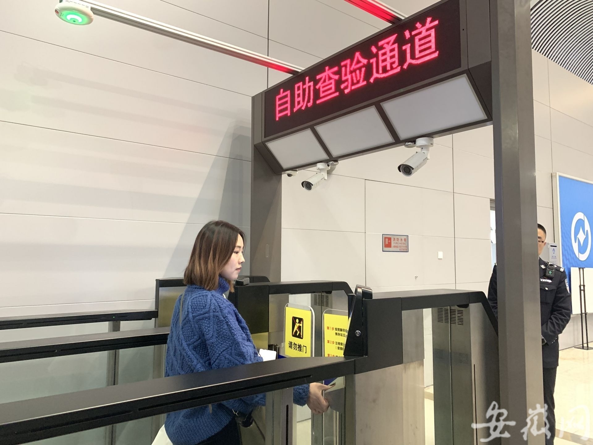 合肥新橋機(jī)場(chǎng)出入境自助通道最快30秒過(guò)關(guān) 明年將增至8條