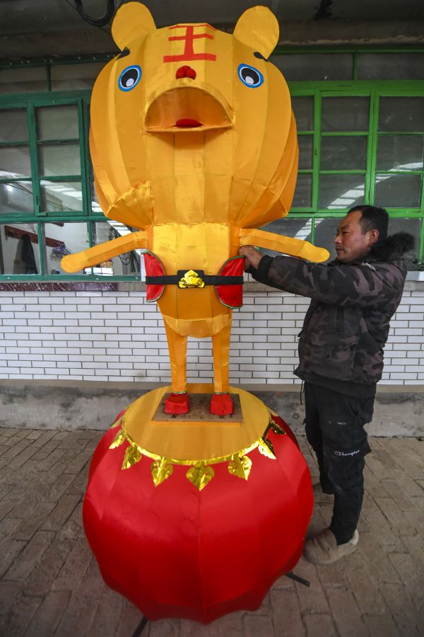 扎燈籠，迎新年