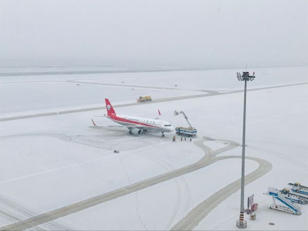 吐魯番機(jī)場全力保障2019年首場降雪