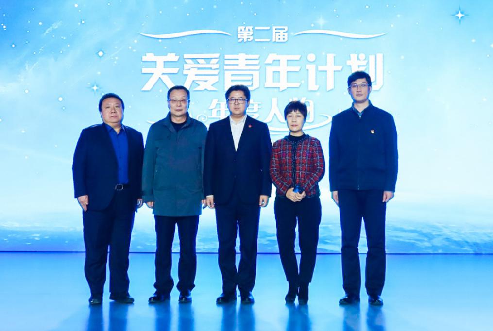 香港國(guó)際快遞-關(guān)愛(ài)青年計(jì)劃第二屆年度人物啟動(dòng) 首屆中國(guó)卡車(chē)司機(jī)達(dá)人秀總決賽打造“卡車(chē)人春晚”