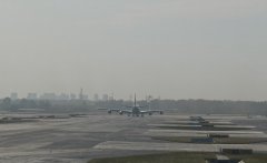 美國(guó)航空-單日過(guò)萬(wàn)航班取消，運(yùn)量下滑七成：中國(guó)航空運(yùn)輸業(yè)“孤島”生存