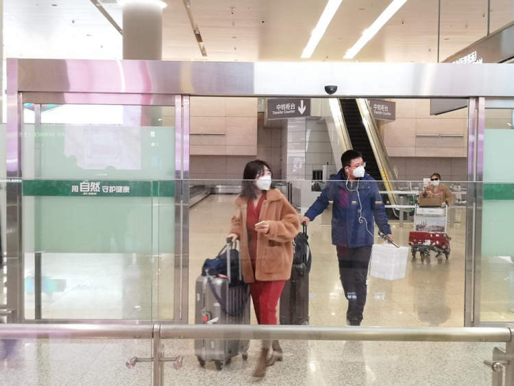 深圳出口空運(yùn)-視頻：上海虹橋機(jī)場(chǎng)迎來(lái)“北歐式”接機(jī)和“花式防護(hù)”