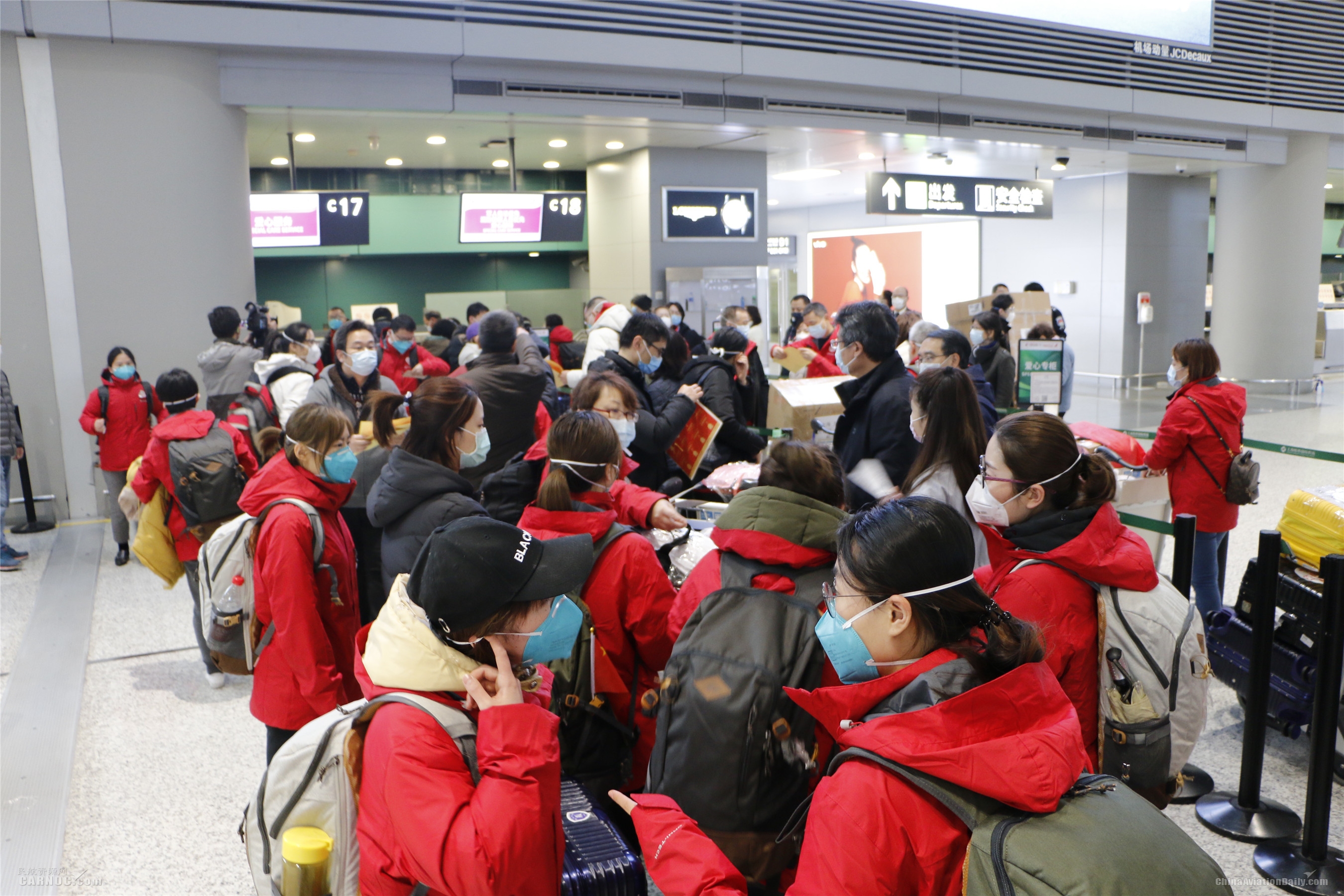 國(guó)際快遞價(jià)格-沖破雨雪！東航7架包機(jī)保障6地醫(yī)療隊(duì)馳援武漢