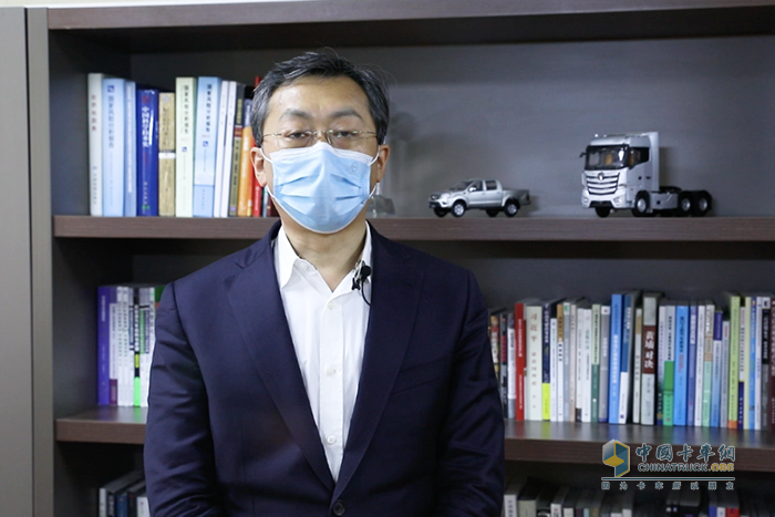 福田汽車集團(tuán)黨委書記、總經(jīng)理鞏月瓊介紹為公路物流復(fù)工復(fù)產(chǎn)提供的相關(guān)支持