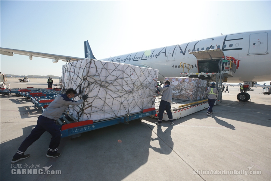 國航包機(jī)運送山東省聯(lián)合工作組飛赴倫敦。國航供圖