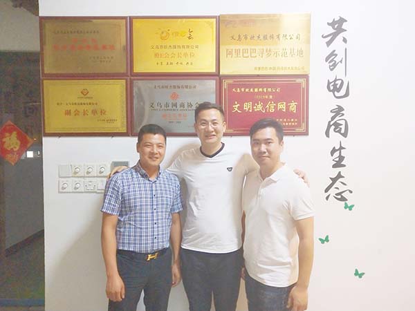 聯(lián)技定制創(chuàng)始人拜訪義烏網(wǎng)商協(xié)會(huì)、電子商務(wù)促進(jìn)會(huì)、橙E會(huì)會(huì)長傅榮正先生