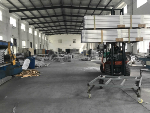 濟南出口用托盤板在使用時的安全性能問題講解