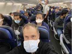 美國母親節(jié)航空客流量回升 社交距離恐難保障(附圖)