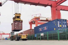 而航空公司國(guó)際航線班次大幅縮減或停航
-emc船公司