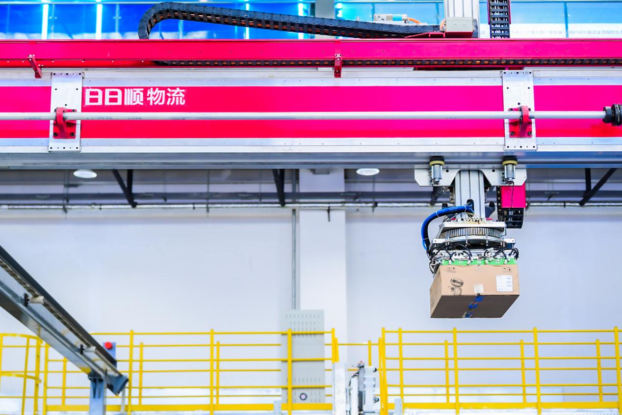 通過(guò)對(duì)全景智能掃描站、龍門(mén)揀選機(jī)器人等所有領(lǐng)先智能裝備以三維數(shù)字孿生進(jìn)行治理
-空運(yùn)查詢(xún)