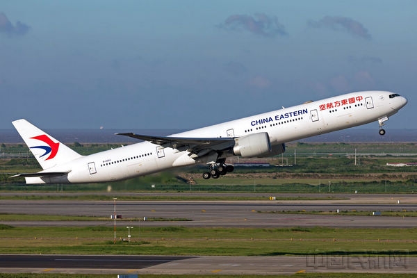 東航客機(jī)從主基地浦東國(guó)際機(jī)場(chǎng)騰飛